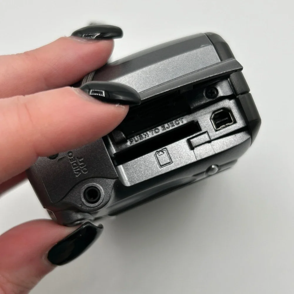 Kodak EasyShare DX4530 5.0MP Digital Camera 3x Optical Zoom Silver with Case